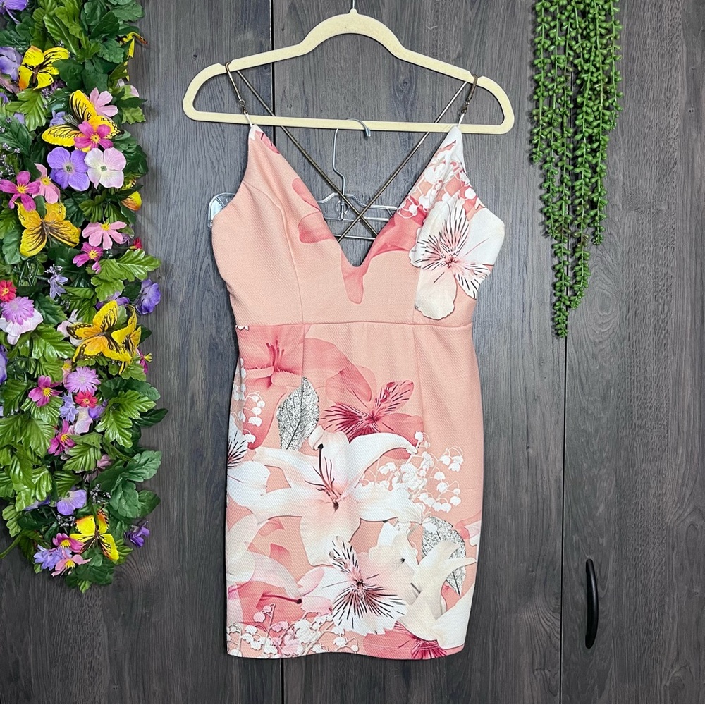 ~-Ginger Fizz Boutique Chain Cutout Mini Dress Size 14/L-XL